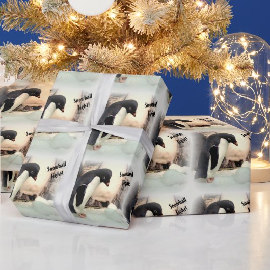 Penguin Snowball Fight Wrapping Paper Cadeaupapier (Feestdagen)