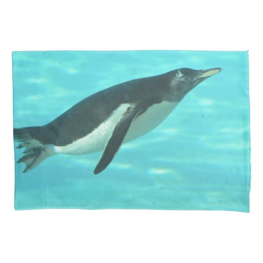Penguin Swimming Underwater Kussensloop (Voorkant)