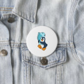 Penguin with Fish Ronde Button 7,6 Cm (In situ)
