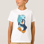 Penguin with Fish T-shirt (Voorkant)