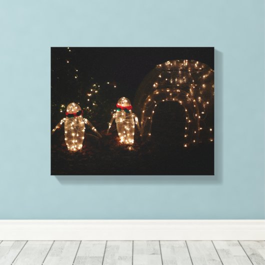 Penguins Holiday Light Display Canvas Afdruk (Insitu (Houten vloer))