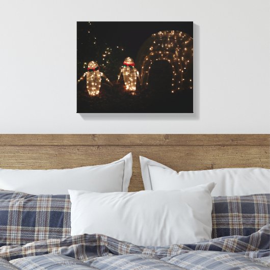 Penguins Holiday Light Display Canvas Afdruk (Insitu (Slaapkamer))