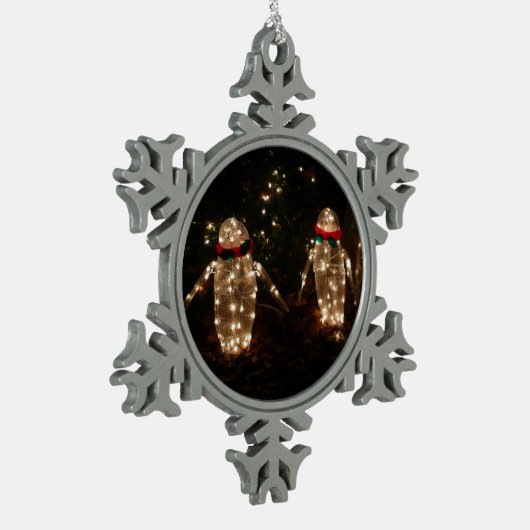 Penguins Holiday Light Display Tin Sneeuwvlok Ornament (Links)
