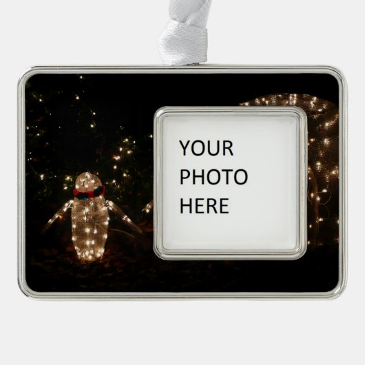 Penguins Holiday Light Display Verzilverd Omlijst Ornament (Voorkant)