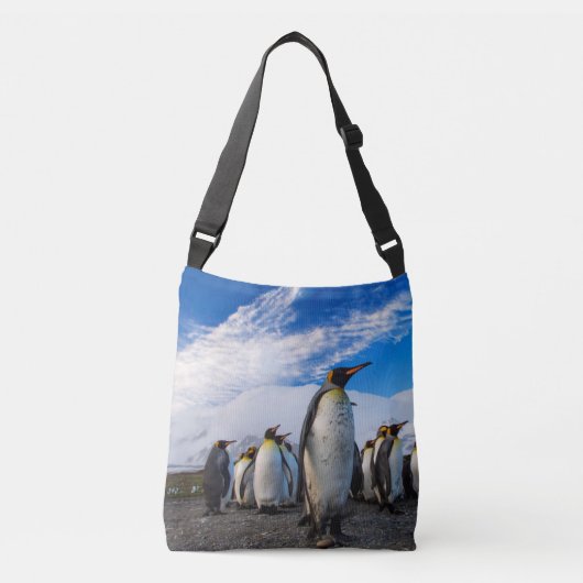 Penguins Marching Blue Sky Crossbody Tas (Voorkant)