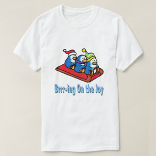 Penguins Sledding Winter Vakantie Scene T-shirt