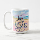 Penny Farthing fiets geparkeerd op het strand Koffiemok (Links)