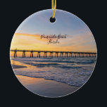 Pensacola Pier Shoreline Sunrise Circle Ornament<br><div class="desc">Ornamenten souvenir met golven die aan land rollen tijdens deze gouden uur zonsopgang door de Pensacola Beach Gulf Pier in Pensacola Beach,  Florida,  Verenigde Staten. Op zoek naar meer producten? Bezoek mijn winkel: http://www.zazzle.com/timelessmomentsphtgy Foto is gemaakt door Jennifer White met Timeless Moments Photography. Alle afbeeldingen zijn auteursrechtelijk beschermd.</div>