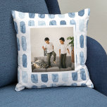 Penseel blauw met moderne Waterverf | Foto Kussen<br><div class="desc">Modern Watercolor Brush Blue Foto van Give the gift of ultimate comfort and relaxation with these luxurious pillows. Crafted with the finest materials, these pillows are designed to provide a blissful sleep experience and promote overall well-being. The plush filing contours to the shape of the head and neck, offering optimal...</div>