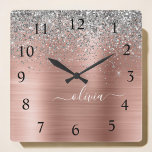 Penseel metalen Roos Gold Silver Glitter Monogram Vierkante Klok<br><div class="desc">Roos Gold - Blush roze en Silver Faux Foil Metallic Sparkle Glitter Brushed Metal Monogram Name Clock. Dit maakt de perfecte liefhebbende 16 verjaardag,  bruiloft,  vrijgezellenfeest,  verjaardagsdag,  baby shower of vrijgezellenfeest voor iemand die van luxe glam en stijl houdt.</div>