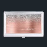 Penseel metalen Roos Gold Silver Glitter Monogram Visitekaarthouder<br><div class="desc">Roos Gold - Blush roze en Silver Faux Folie Metallic Sparkle Glitter Brushed Metal Monogram Name Business Card Holder. Dit maakt de perfecte liefhebbende 16 verjaardag,  bruiloft,  vrijgezellenfeest,  verjaardagsdag,  baby shower of vrijgezellenfeest voor iemand die van luxe glam en stijl houdt.</div>