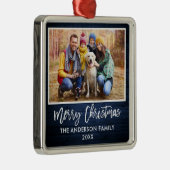 Penseel Script Blue Wood Family Merry Kerstmis Metalen Ornament (Rechts)