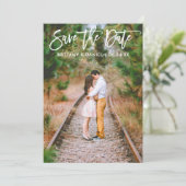 Penseel Script Couple Photo Save the Date Card (Staand voorkant)