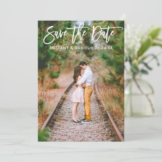 Penseel Script Couple Photo Save the Date Card (Staand voorkant)