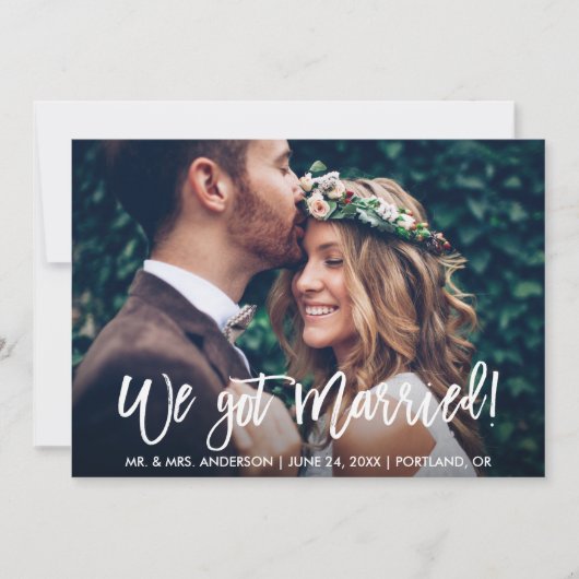 Penseel Script Modern We hebben een gehuwde paarse Aankondiging (Voorkant)