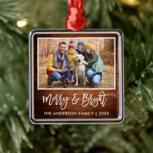 Penseel Script Rustic Wood Merry and Bright Family Metalen Ornament