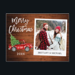 Penseel Script Truck Instant Photo Wood Kerstmis Briefkaart<br><div class="desc">Modern penseelscript,  Waterverf  rood vrachtwagen met kerstboom,  Instant Camera Style Foto Merry Kerstmis Briefkaart - Rustisch hout</div>