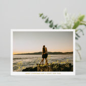 Penseel Script Typografie Familienaam Foto Gold Folie Feestdagenkaart (Staand Voorkant)