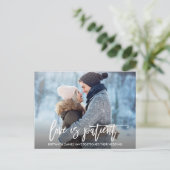 Penseel Script Wedding Postponed Love is Patiënt Briefkaart (Staand voorkant)