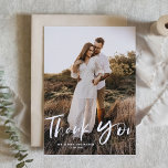 Penseelhandschrift Verticale foto-bruiloft Bedankkaart<br><div class="desc">Stuur bedankt naar je gasten met deze bijtende foto met het briefje. Dank je wel. Het kenmerkt een mooi borstelmanuscript en een eenvoudige typografie. Deze foto bedankt je kaart zal perfect zijn voor bruiloften,  afstuderen en nog veel meer. Personaliseer door uw namen en favoriete foto toe te voegen.</div>