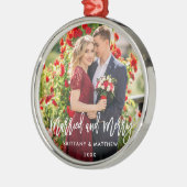 Penseelscript, gehuwd en versierd fotohuwelijk metalen ornament (Links)