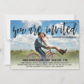 Penseelscript overlay foto-bruiloft magnetische uitnodiging (Voorkant)