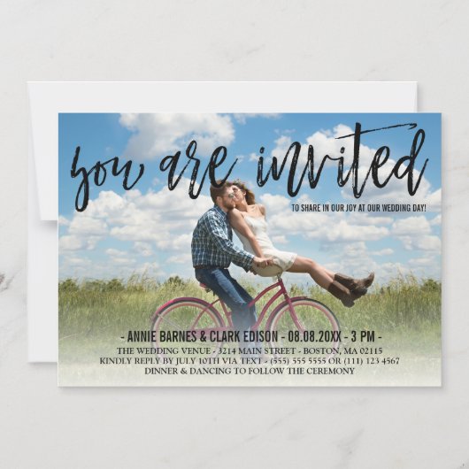 Penseelscript overlay foto-bruiloft magnetische uitnodiging (Voorkant)