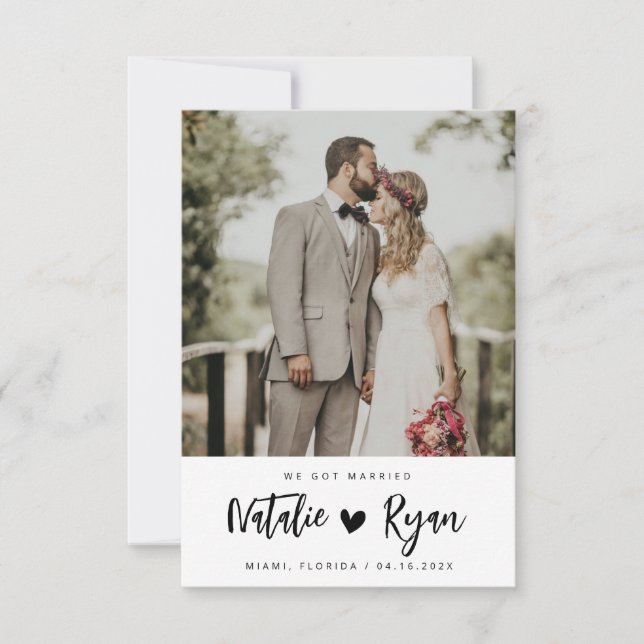 penseelscript zwart/wit bruiloft aankondiging (Voorkant)