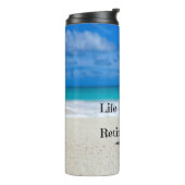 Pensioen, koude Drink op het strand Thermosbeker (Gedraaid links)