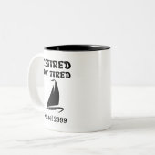 Pensioen niet moe zeilen tweekleurige koffiemok (Voorkant links)