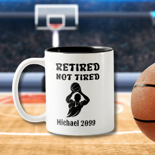 Pensioen niet vermoeide basketspeler tweekleurige koffiemok