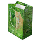 Pensioen-slapende gemberkat in een weide medium cadeauzakje (Achterkant Gekanteld)