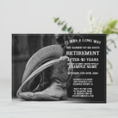 Pensioenaankondiging met cowboylaarzen en -pet (Staand voorkant)