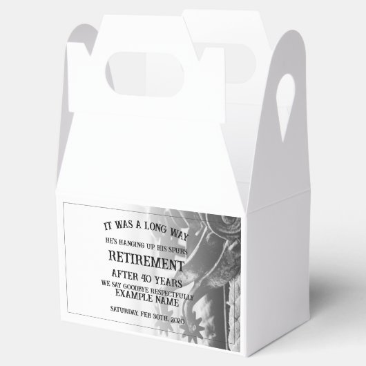 Pensioenaankondiging met oude sporen bedankdoosjes (Geopend)