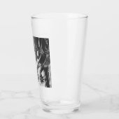 Pensioenaankondiging met oude sporen glas (Links)