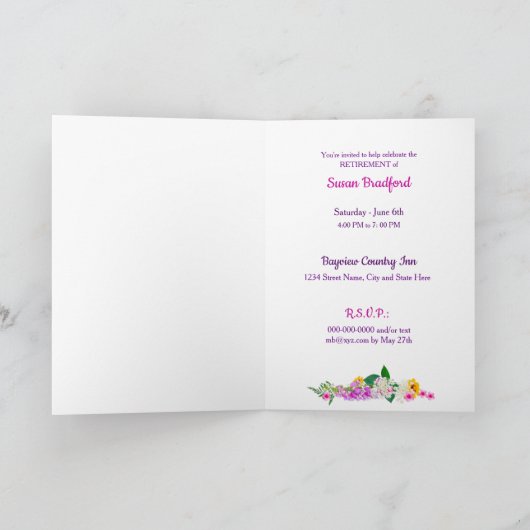 Pensioenafwijking, vrouw, bloemen in vensterbox kaart (Binnen)