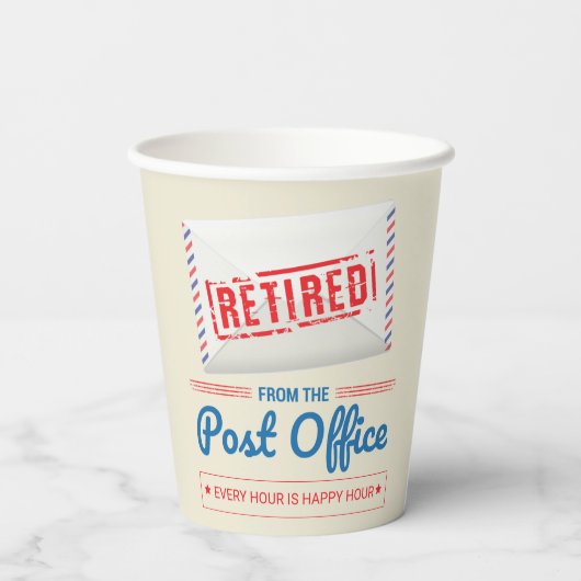 Pensioenpartij postpostale werknemers in ruste papieren bekers (Achterkant)