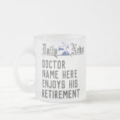 Pensioenuitkering voor een arts matglas koffiemok (Links)