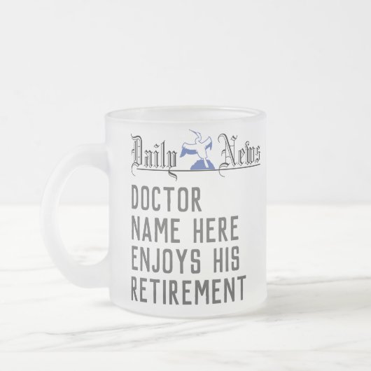 Pensioenuitkering voor een arts matglas koffiemok (Links)