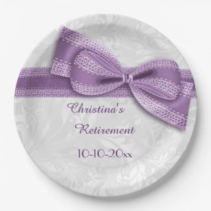 Pensionering Paarse Damask en Faux Bow Papieren Bordje