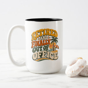 Pensioneringshumor Gepensioneerd en eindelijk uit Tweekleurige Koffiemok