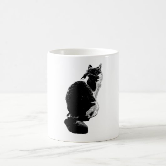 Pensive Cat Back Uitzicht Ink Art Mok (Center)