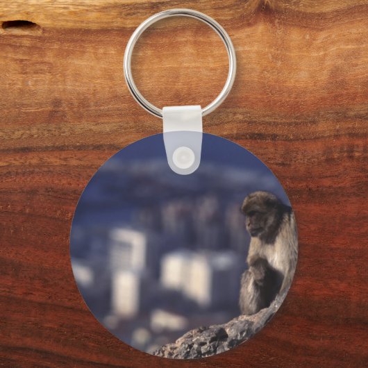 Pensive Monkey in Gibraltar Sleutelhanger (Voorkant)