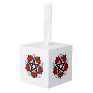 Pentagram met rode rozen decoratie