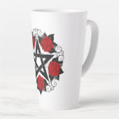 Pentagram met rode rozen latte mok (Rechterhoek)