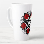 Pentagram met rode rozen latte mok (Linkerhoek)
