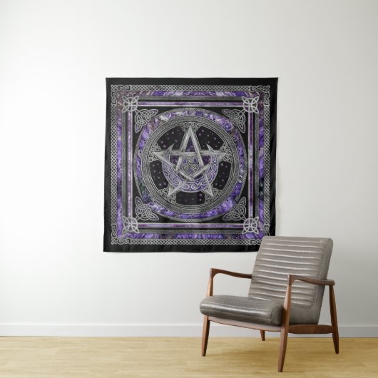 Pentagram Triskelion Amethyst Moon Wandkleed (In situ)