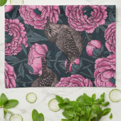 Peonies and wrens on dark gray theedoek (Gevouwen)