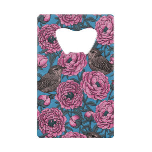 Peonies en bomen op blauw creditkaart flessenopener