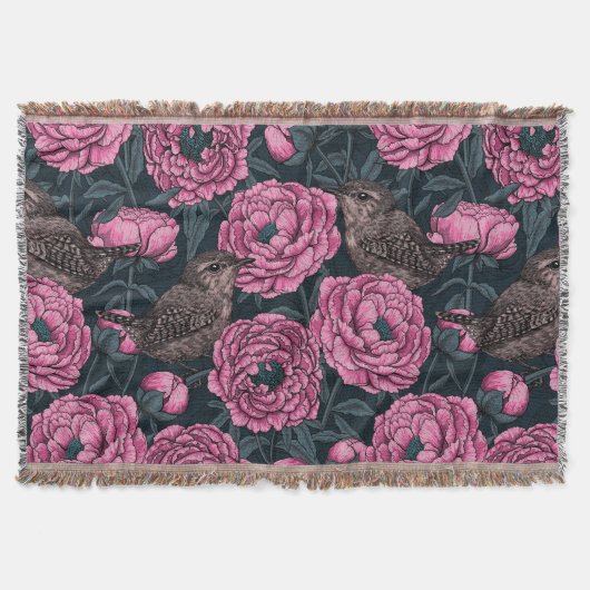 Peonies en draden op donkergrijs deken (Voorkant)